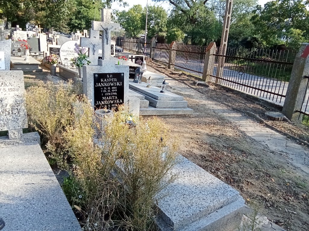 Grób Iwona Radzikowska